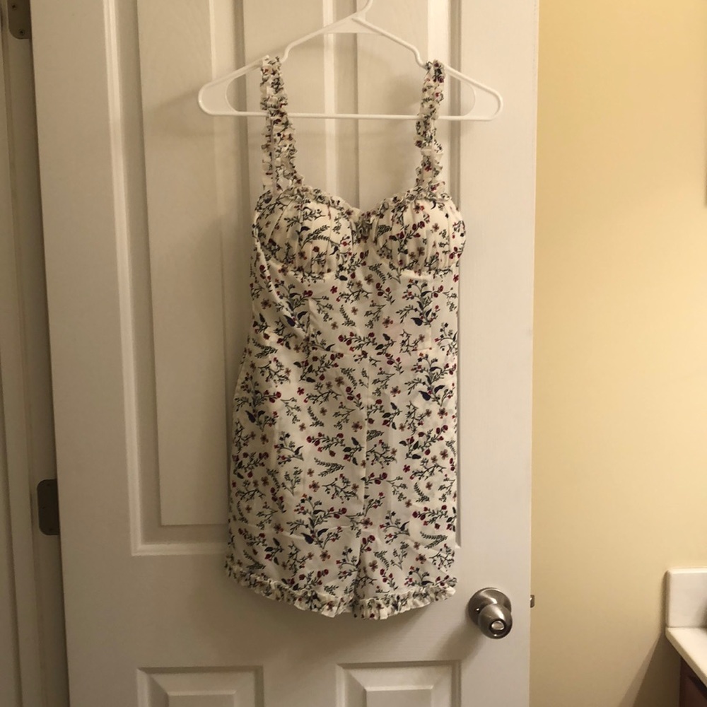 Romper- never worn!!